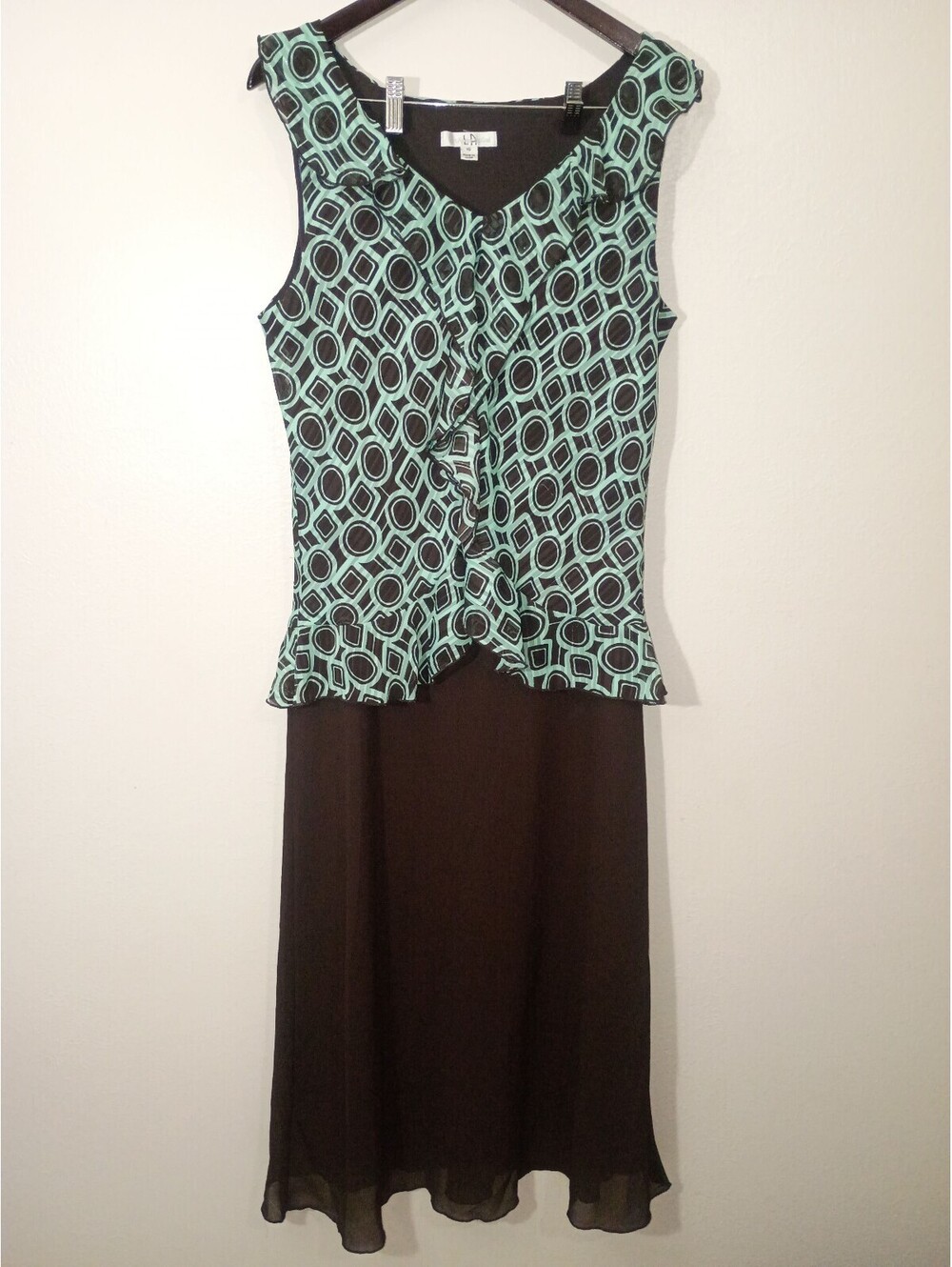 Los Angeles Gal Sleveless Dress with Geometric Pattern and Ruffle Detail Size 16